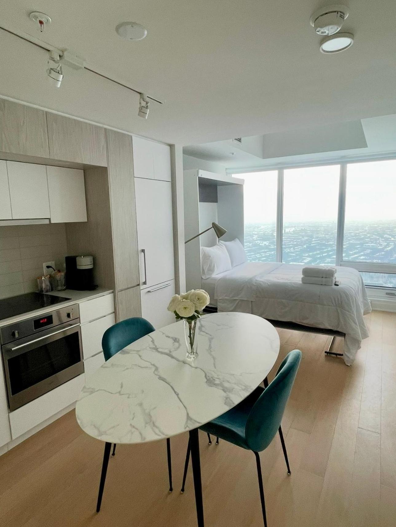 Spectacular Skyline Views - Downtown Montreal - Luxury Condo & Penthouse 객실 사진
