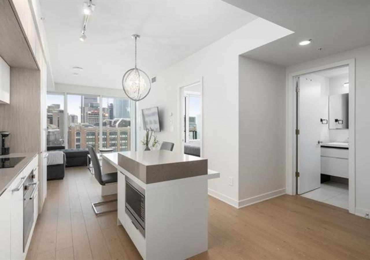 Spectacular Skyline Views - Downtown Montreal - Luxury Condo & Penthouse 객실 사진