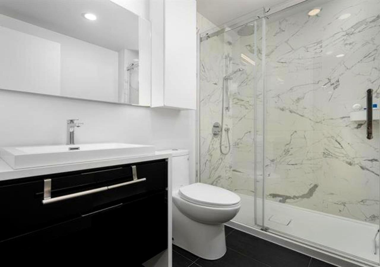 Spectacular Skyline Views - Downtown Montreal - Luxury Condo & Penthouse 객실 사진